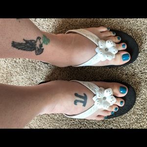 Clarks platform flip flops! Super comfy! Size 11